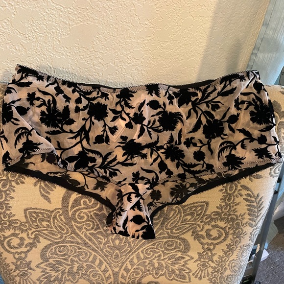 Victoria’s Secret 4 velvet flocked mesh boy short panties. NWT - Picture 3 of 9